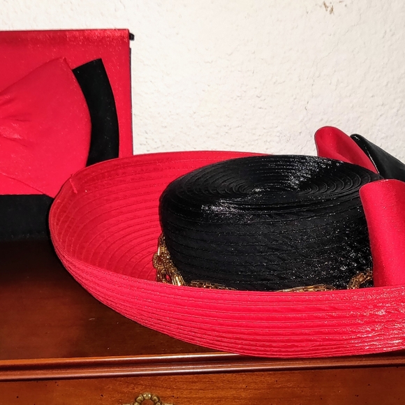 Hats & Purses - Picture 2 of 8